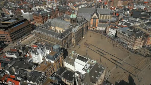 Place historique d'Amsterdam Des bâtiments exquis mis en valeur à vol d'oiseau