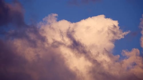 Zeitraffer der Wolken bei Sonnenuntergang