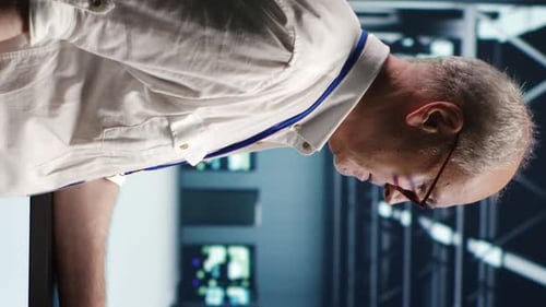 Vertical Green Screen Laptop Servers Optimizing