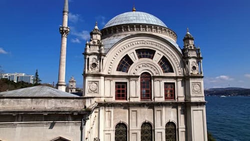 Dôme de la mosquée de Dolmabahçe et détails architecturaux