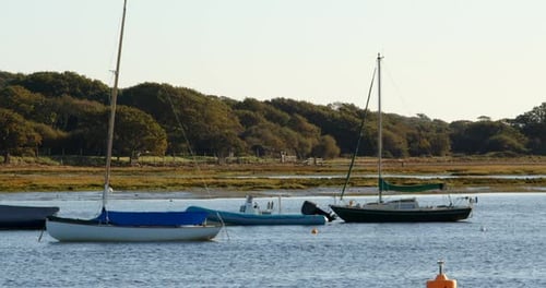 plan large de voiliers amarrés sur la rivière Lymington.