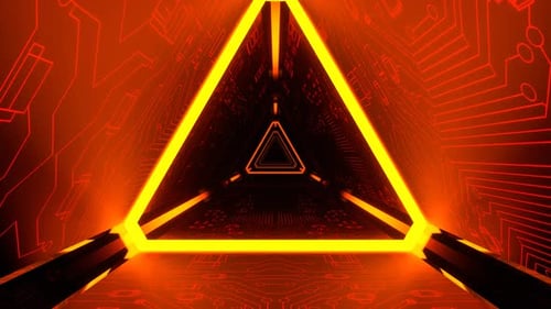 Orange und rote Energie, die durch den dreieckigen Cybertunnel-Hintergrund fließt Vj Loop I 4K