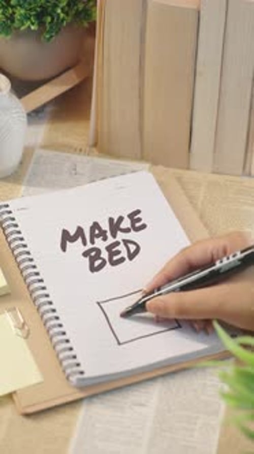 VIDEO VERTICAL DE TICTAC OFF MAKE BED WORK FROM CHECKLIST