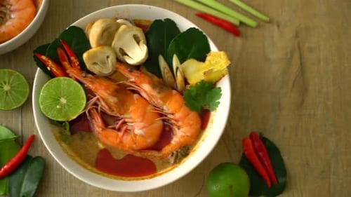 (Tom Yum Goong) Soupe épicée aux crevettes