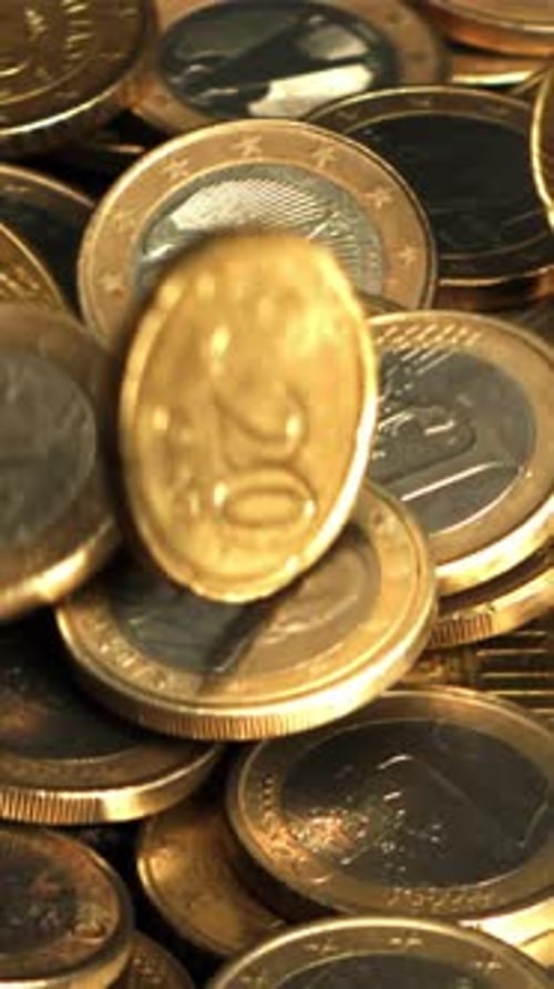 Ralentissement des pièces en euros filmées au ralenti à 1000 images par seconde