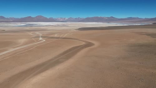 Salar de Uyuni, Bolivia, Sudamérica, desierto, salinas, paisajes, vista aérea de Zumbidos, montañas