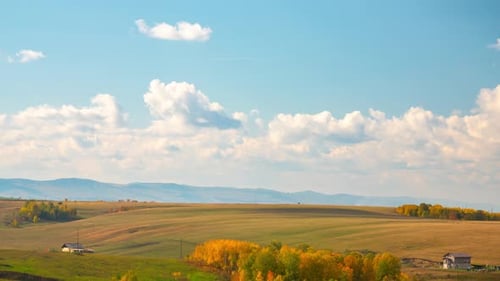 Ländliche Herbstlandschaft mit Hügeln, Zeitraffer