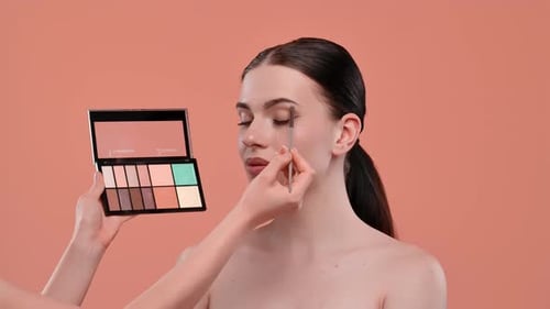 Professional Makeup Application Tutorial for Perfect Eye Look