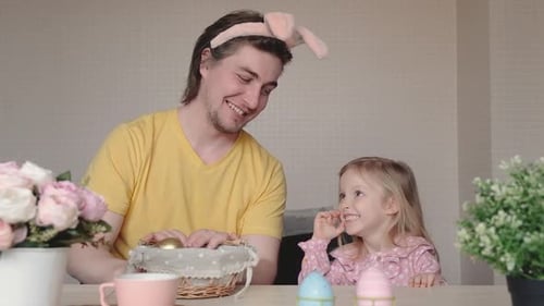 Familienfeiertag und Kinderkonzept zu Ostern