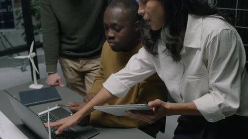 Green Energy Engineer Explaining Data Discrepancies on Devices to CEO