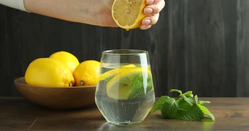 Lemon and mint water preparation, citrus drink