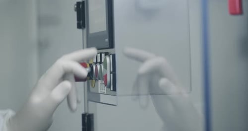 Automatic Production Line Work Gloves Adjusts the Settings of the Machine