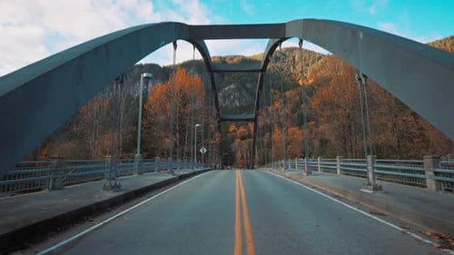 Índice: Ponte da cidade de Washington durante as cores do outono