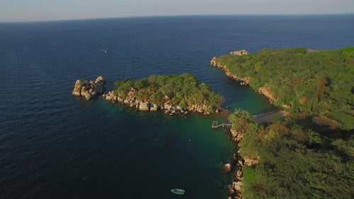 Luxury waterfront hotel and exotic bungalows on mumbo island in lake malawi