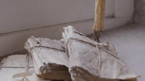 Conhecimento antigo: estudo bíblico sobre tomos, livros e papéis históricos