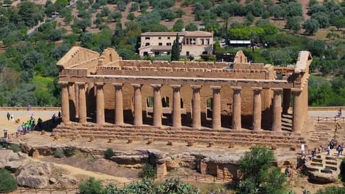 Un Zumbido al revés revela el Templo de la Concordia, Agrigento, Italia