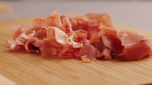Jamon Iberico Tapas Close Up Chef prépare le meilleur café espagnol à tapas au jambon et au porc avec des plats traditionnels