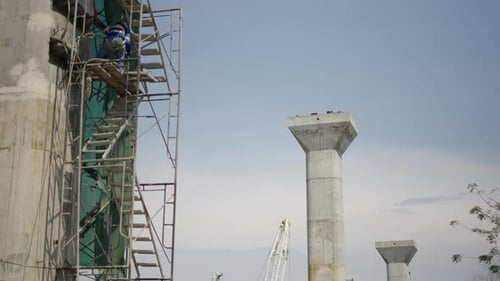 Vista de las vigas durante la construcción del puente