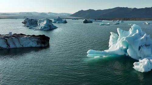 Drohnenantenne aus Eisberg, Gletscher, Wasser, Meer, Winter, Natur pur