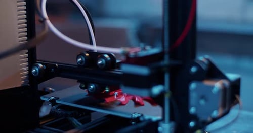 Proceso de creación de un modelo 3D con una máquina de impresión moderna