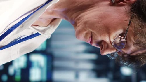 Centre de données vertical avec racks de serveurs AI