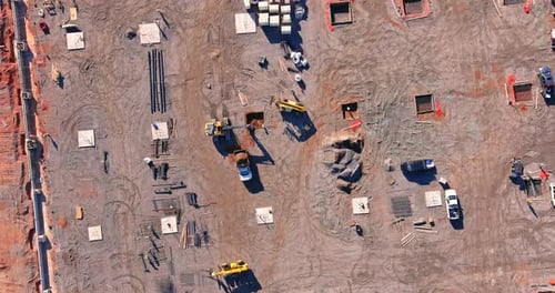 Como parte de la preparación del sitio de construcción para el vertido de la base de hormigón para
