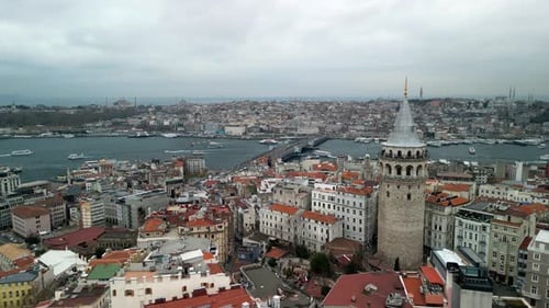 Drone flight from the Galata Tower to the Galata Bridge in Istanbul