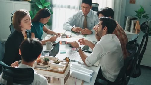 Top down view of team compare between blueprint and house plan. Alimentation.