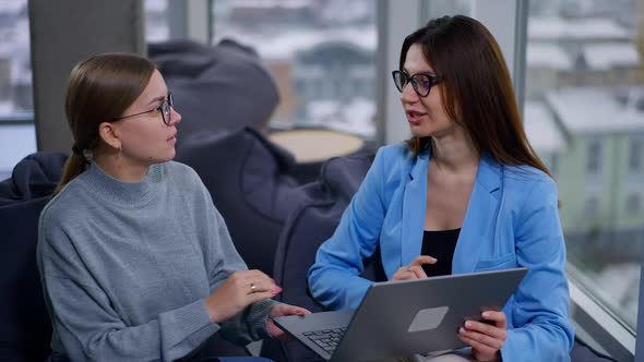 Discussing work issues, agreeing and refusing ideas. , People Stock ...