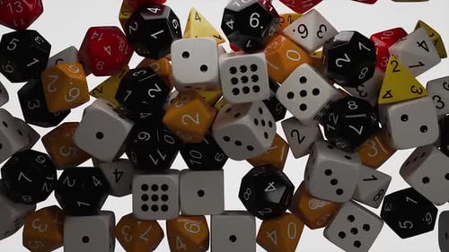 Würfelwerfen nach dem Zufallsprinzip, wodurch Glücks- und Glücksspiele entstehen, spannende Action