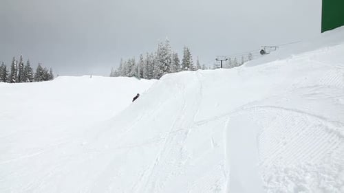Snowboarder auf den Bergen — Action