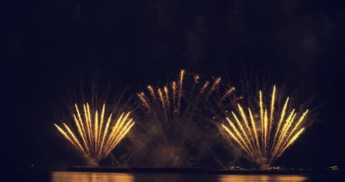 Boucle de célébration des feux d'artifice de la Saint-Sylvestre sans fond de feux d'artifice réels avec