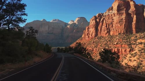 Zion-Nationalpark, natürliche Schönheit in Utah, Nordamerika. Malerische Autofahrt.