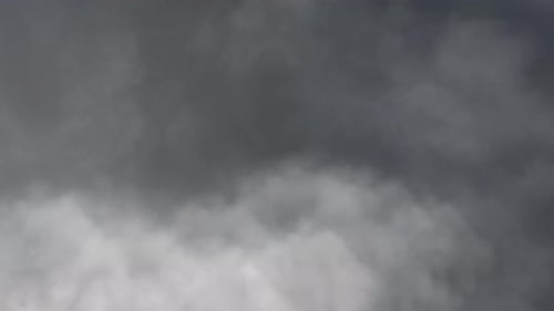 Sturmhimmel und Dunkler Himmel vor dem Gewitter.