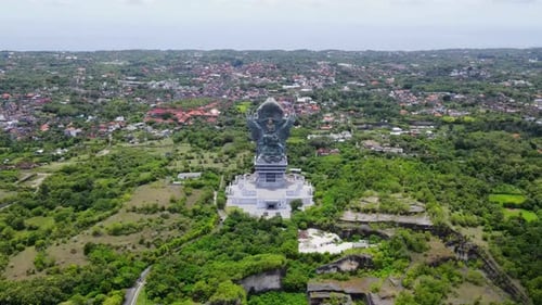 Garuda Wisnu Kencana : à la découverte du monde mythique de l'hindouisme indonésien