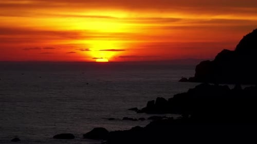 Spectacular sunset over tropical coast, sun vanish below horizon time lapse