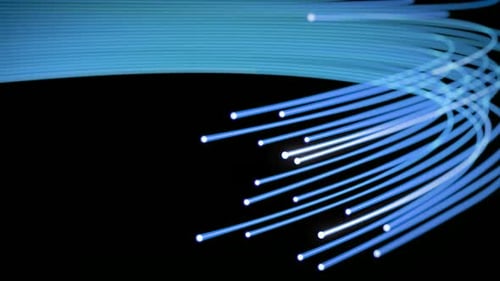 Fließende blaue Lichtlinien erzeugen abstrakte Muster im dunklen Raum