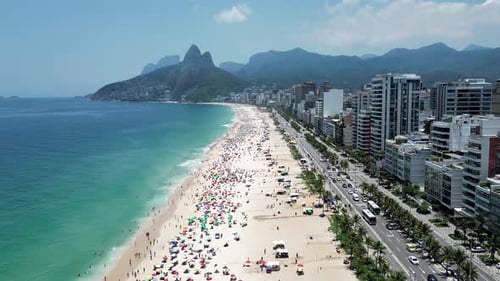 Praia de Ipanema no centro do Rio de Janeiro, no Rio de Janeiro, Brasil.