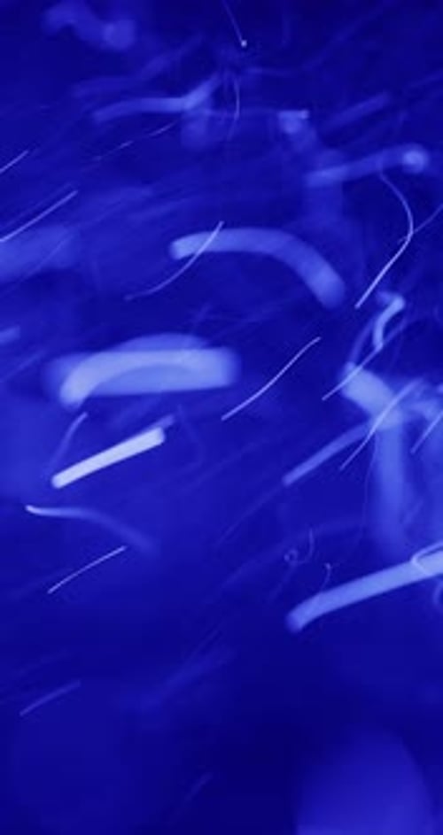 Dynamischer weißer und blauer Bokeh-Partikelwirbel