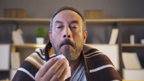 Homme au nez froid et épuisé.