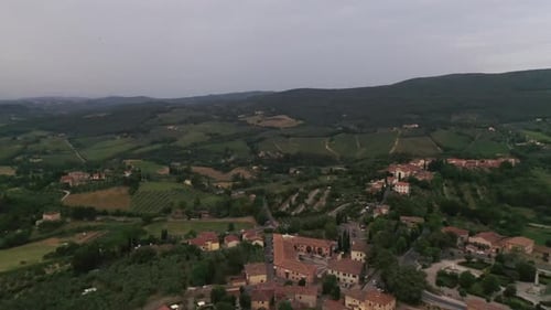 Luftaufnahme der Stadt San Gimignano, Toskana, Italien. Mittelalterliches Dorf