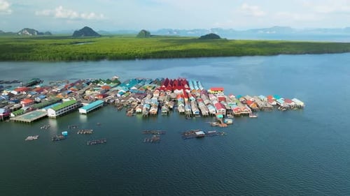 Luftaufnahme des Dorfes Ko Panyi, Thailand.