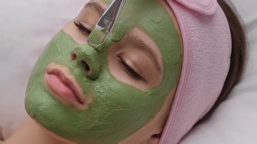 Relaxing Spa Facial with Green Clay Mask Application