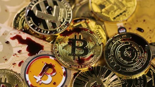 Des gouttes de liquide rouge tombent sur les pièces du système Bitcoin