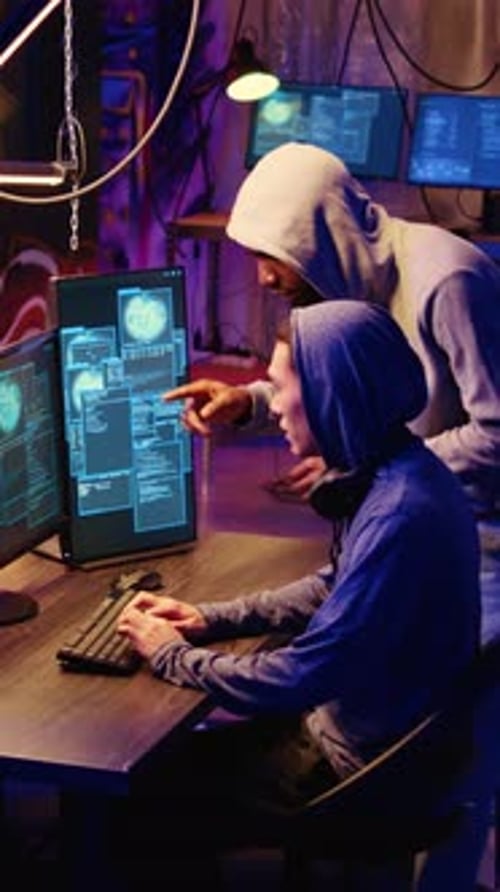 Vertikale Video-Hacker knacken erfolgreich Software
