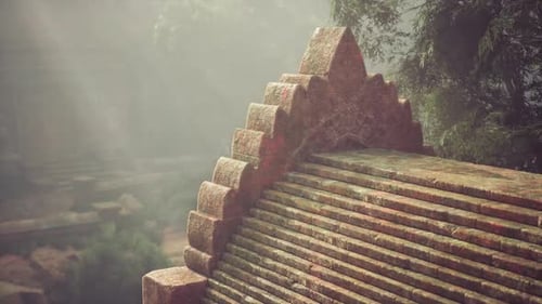 Ruines d'anciens temples cachées dans les jungles luxuriantes du Vietnam au lever du soleil