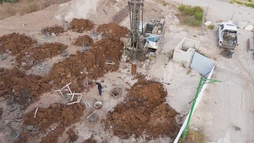 Luftaufnahme einer Bohranlage bei der Arbeit, Israel.