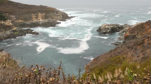 Rocky Craggy Ocean Nebeliges Wetter