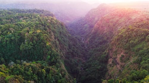 Aéreo ao pôr do sol do planalto de Pakse Bolaven Famoso destino turístico no Laos