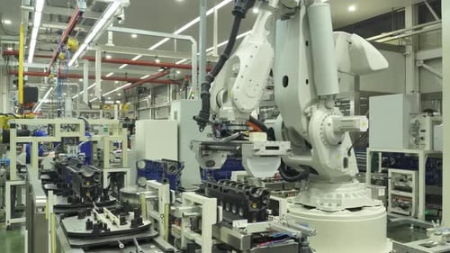 Travailleurs de la chaîne de montage d'une usine de fabrication automobile industrielle dans une usine de moteurs diesel moderne